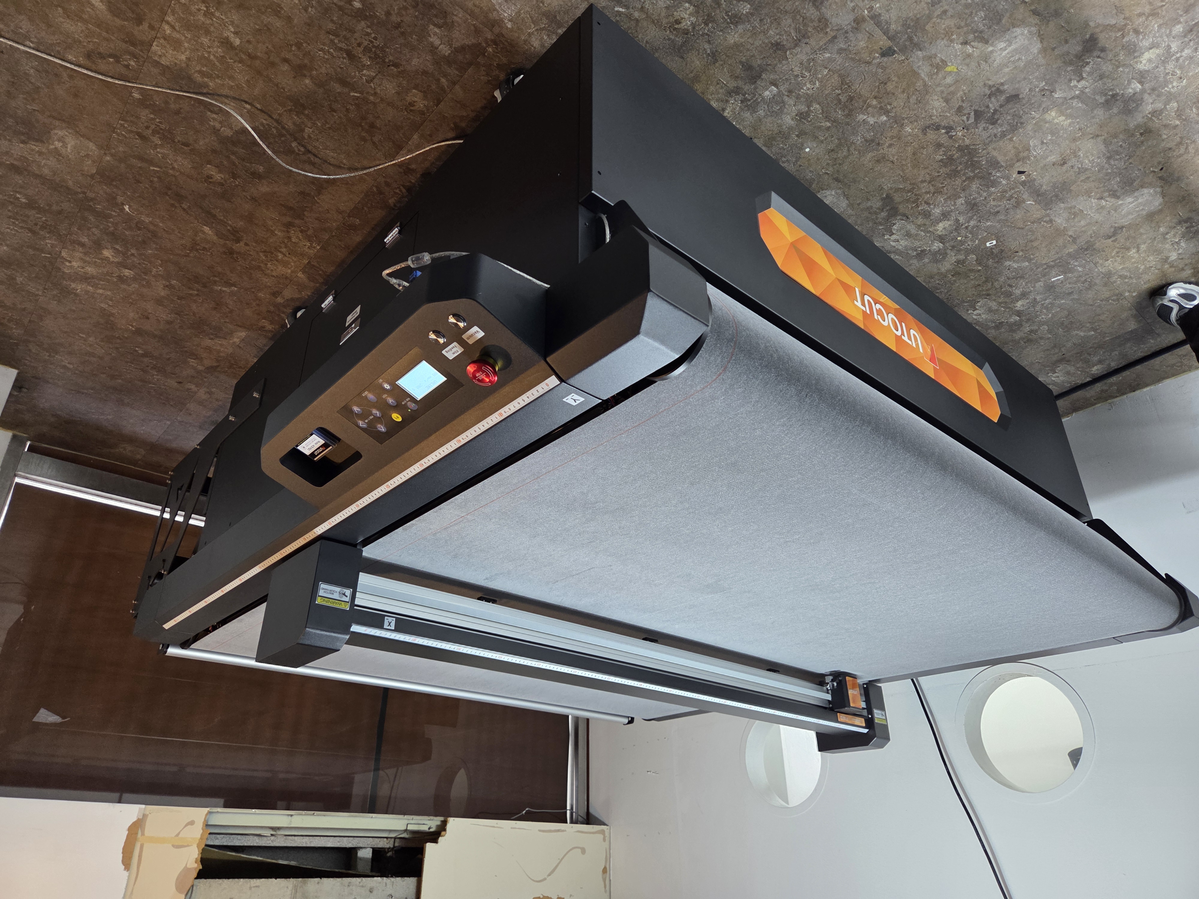 THE LX 인천송도점 F1612 설치완료 첨부파일 : 1758504646_8.jpg