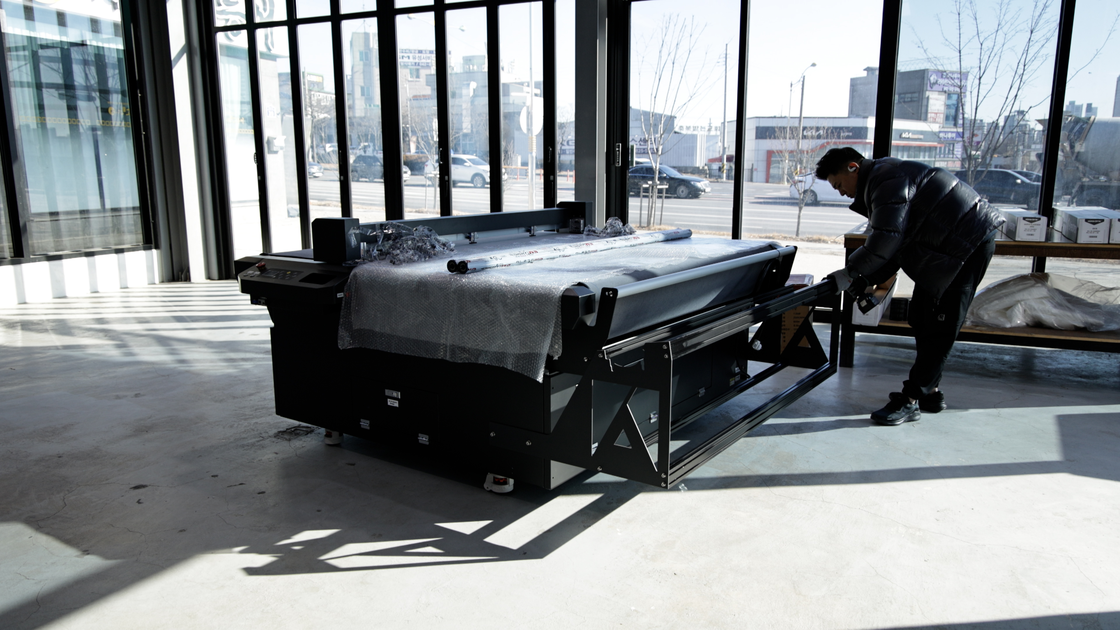 대전 스카이썬팅 F1612 평판재단기 설치 완료 첨부파일 : 1767839256_5.jpg