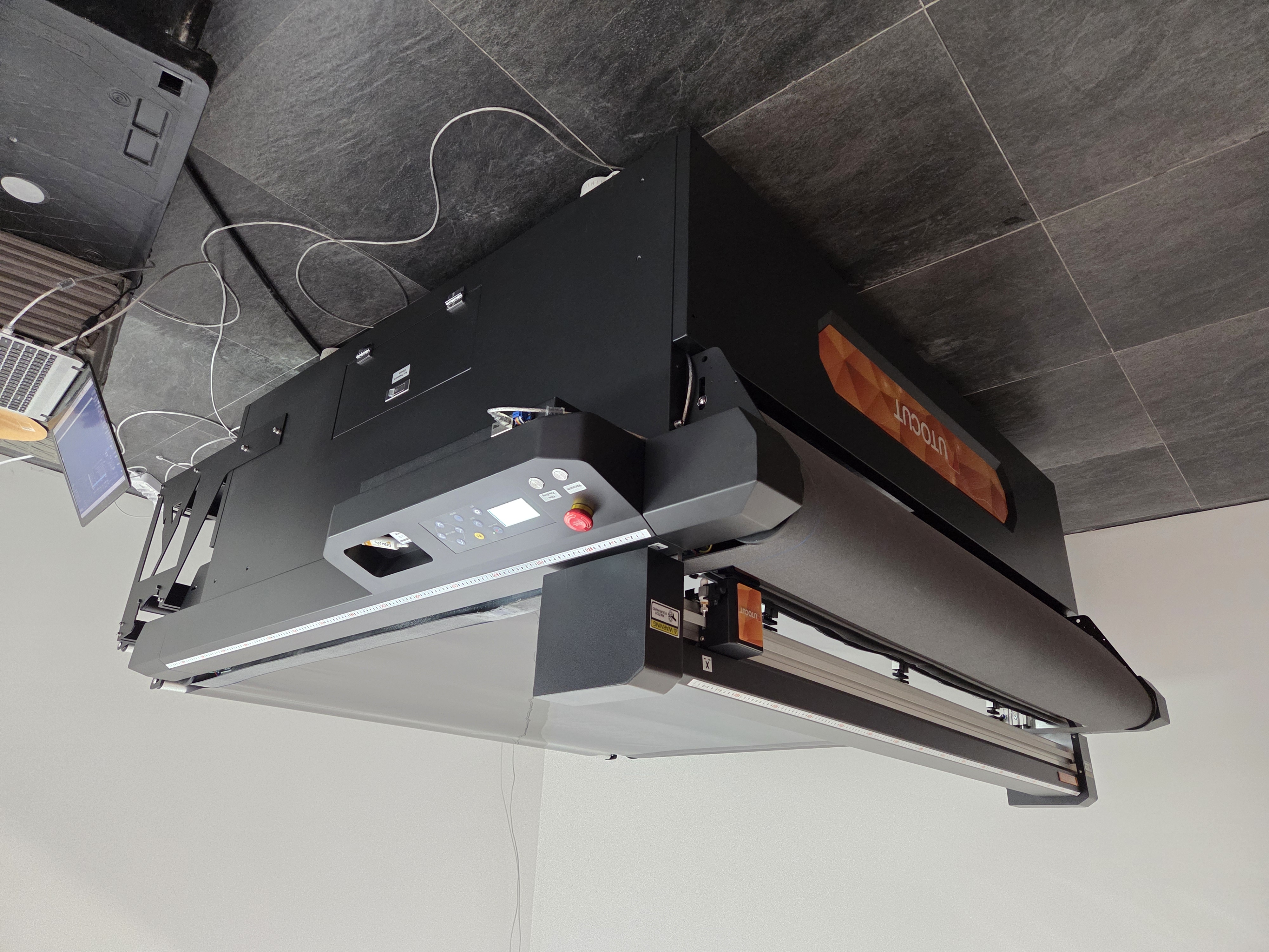 전주 틴트테일러 F1612 설치 첨부파일 : 1774412143_3.jpg